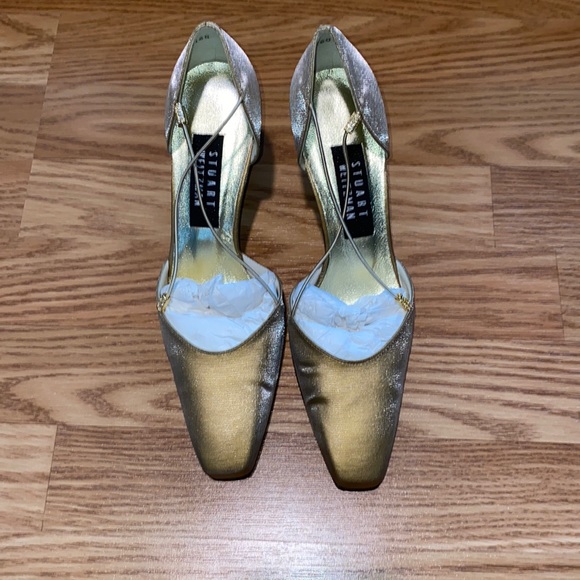 Stuart Weitzman Gold Closed Toe Heel - Picture 1 of 6